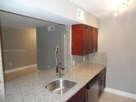 2460 NW 33rd St in Oakland Park, FL - Building Photo