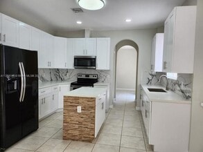 2240 SE 19th Ave in Homestead, FL - Building Photo - Building Photo