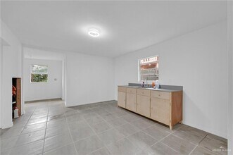 810 Catarina St in Weslaco, TX - Building Photo - Building Photo