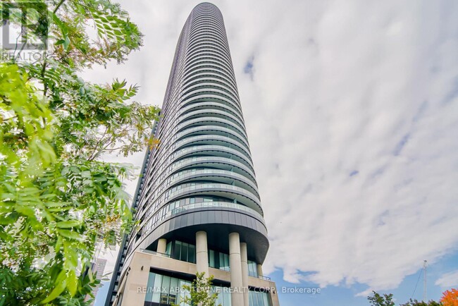 585-2585 Bloor St E