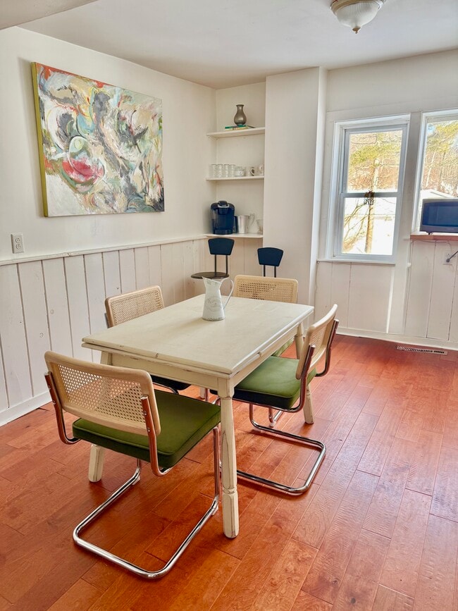 203-205 Main St in Hancock, MA - Foto de edificio - Building Photo