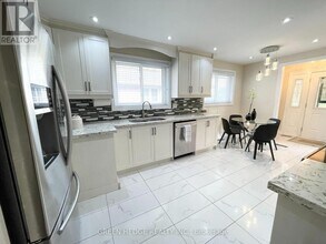 30 Tapley Dr in Toronto, ON - Building Photo - Building Photo