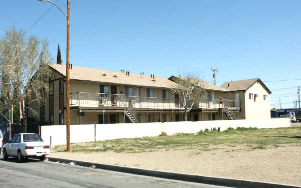 38728 5th St E in Palmdale, CA - Building Photo - Building Photo