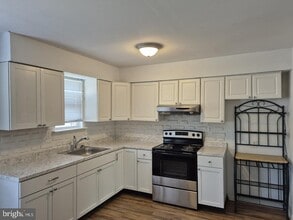 186 Hampshire Rd in Sicklerville, NJ - Building Photo - Building Photo
