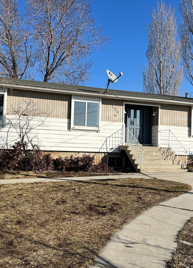 property at 710 W Davis St