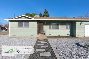2042 Neptune Terrace in Redding, CA - Building Photo
