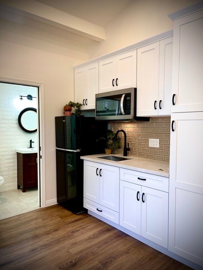 4260 Pepper Dr, Unit Studio on Pepper