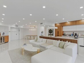 3000 Island Blvd in Aventura, FL - Building Photo - Building Photo