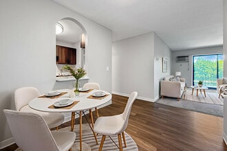 Welcome to Equinox Apartments in St. Anthony, MN - Foto de edificio - Building Photo
