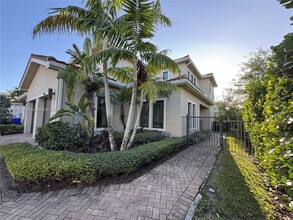 5915 Brookfield Cir E in Fort Lauderdale, FL - Building Photo - Building Photo