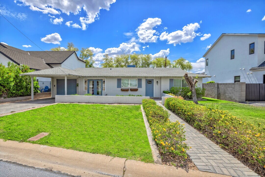 4013 E Devonshire Ave in Phoenix, AZ - Building Photo