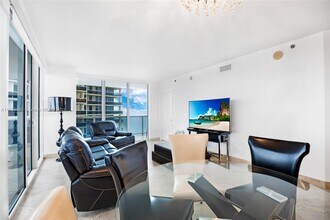 1830AVAIL S Ocean Dr in Halndle Bch, FL - Building Photo - Building Photo