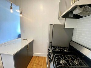 2025 Paulding Ave-Unit -4 in Bronx, NY - Foto de edificio - Building Photo