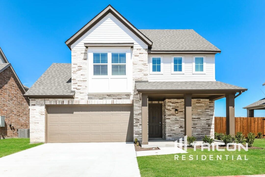 102 Bedford Cir in Saginaw, TX - Building Photo