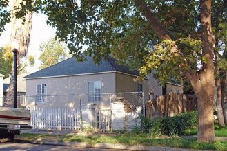 1911 El Monte Ave in Sacramento, CA - Building Photo - Building Photo