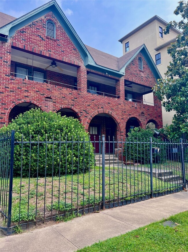 320 W Polk St in Houston, TX - Building Photo - Building Photo