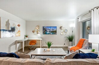 10215 SE 6th St in Bellevue, WA - Building Photo - Building Photo