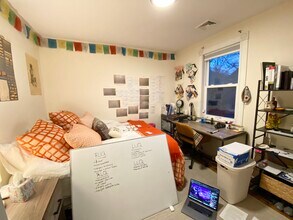 5 Oswald St, Unit 3T in Boston, MA - Foto de edificio - Building Photo