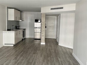 1825 S Ocean Dr in Hallandale Beach, FL - Foto de edificio - Building Photo