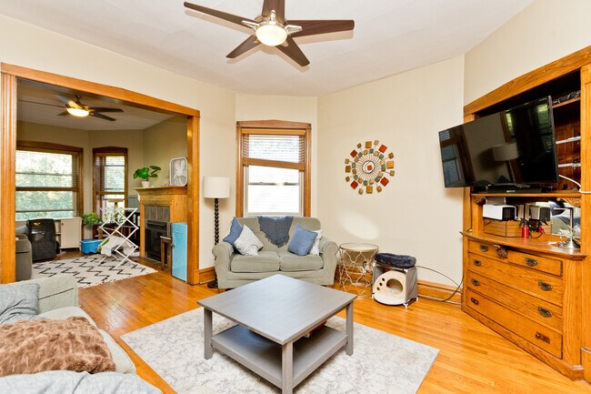 3746 N Hermitage Ave-Unit -3 in Chicago, IL - Building Photo - Building Photo