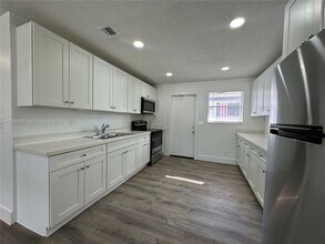 116 NW 2nd Ave in Hallandale Beach, FL - Building Photo - Building Photo