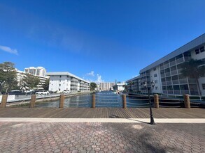 3750 NE 170th St, Unit #400 in North Miami Beach, FL - Building Photo - Building Photo