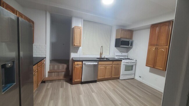 757 E 213th St in Bronx, NY - Building Photo - Building Photo