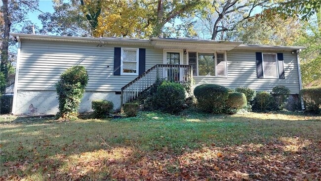 property at 6011 Blackhawk Ct SE