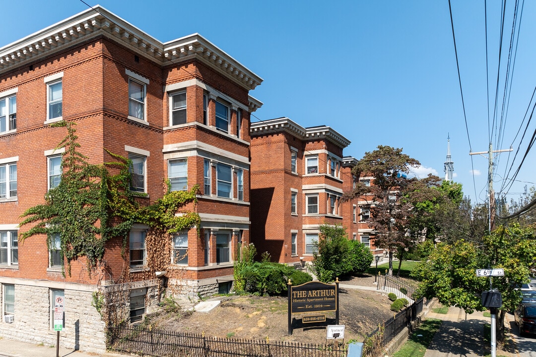 The Arthur Historic Apartments! in Covington, KY - Foto de edificio