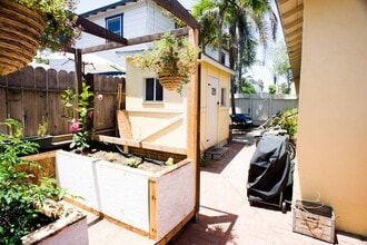 525 3rd St in Encinitas, CA - Building Photo - Building Photo