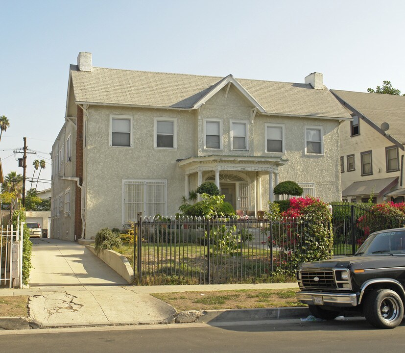 1146 S Norton Ave in Los Angeles, CA - Building Photo