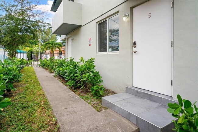 7722 NE 3rd Ct in Miami, FL - Building Photo - Building Photo
