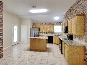 511 Point Vly in San Antonio, TX - Building Photo - Building Photo