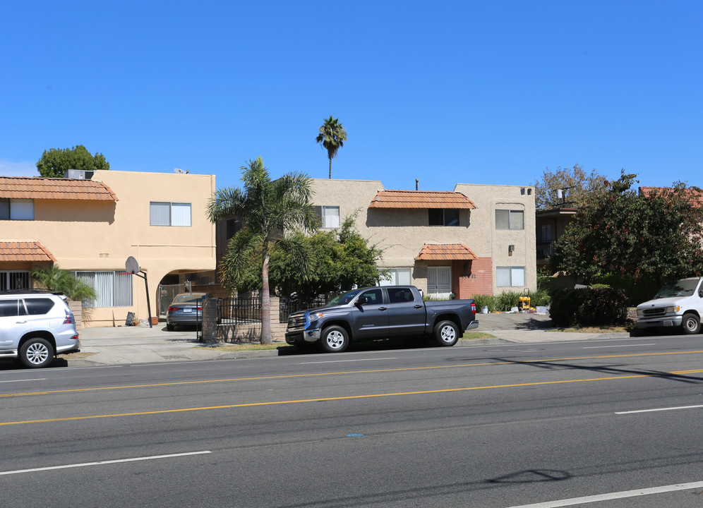 11961 Burbank Blvd in Valley Village, CA - Building Photo