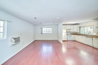 1447 S Holt Ave, Unit 1447 studio in Los Angeles, CA - Building Photo - Building Photo