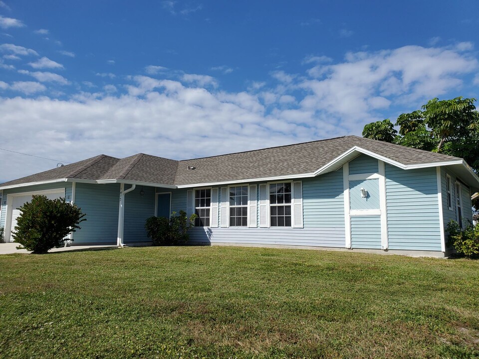 1413 SW 32nd Terrace in Cape Coral, FL - Building Photo