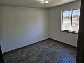 E Idaho Ave in Las Cruces, NM - Foto de edificio - Building Photo