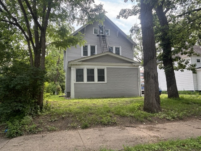property at 812 6th Ave S