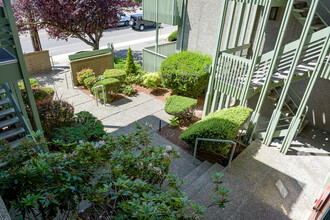 Greenwood Gardens in Seattle, WA - Foto de edificio - Building Photo