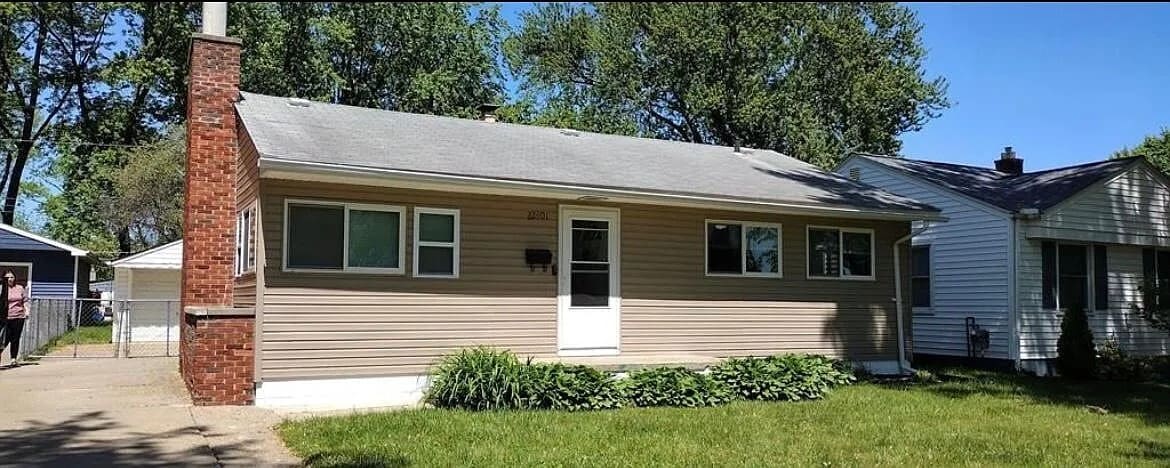22801 Euclid St in St Clair Shrs, MI - Foto de edificio