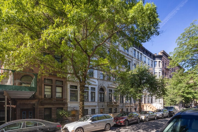 68 W 82nd St in New York, NY - Building Photo - Building Photo