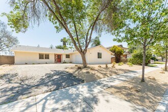 190 Knollwood Dr in Thousand Oaks, CA - Building Photo - Building Photo