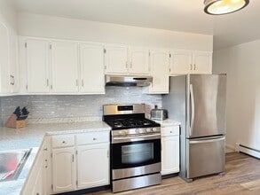 203 Terrace Ave in Hasbrouck Heights, NJ - Building Photo - Building Photo