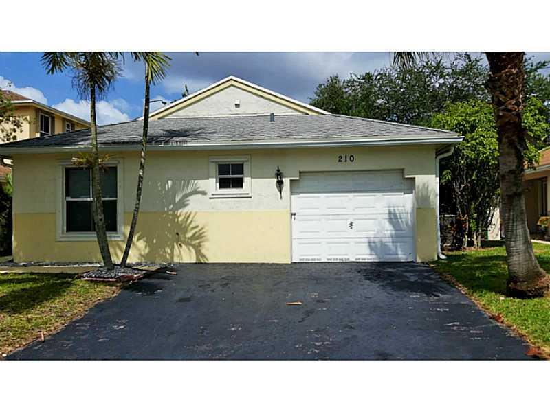 210 NW 207th Way in Pembroke Pines, FL - Building Photo