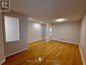 17 Ambercroft St in Markham, ON - Building Photo - Building Photo