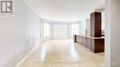 98 Royalpark Way in Vaughan, ON - Building Photo - Building Photo