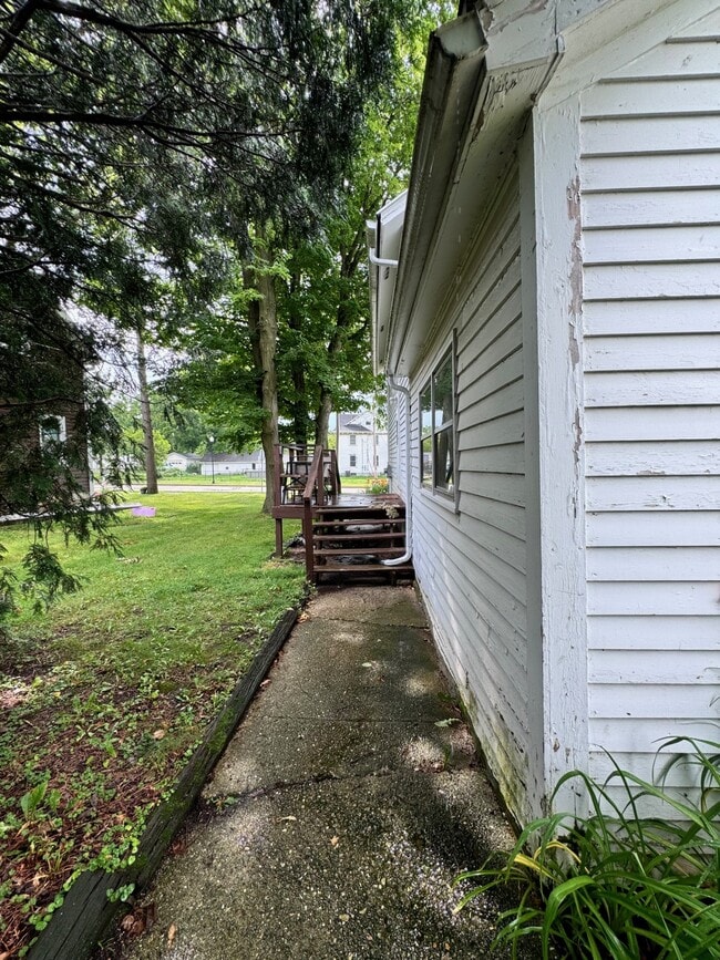 180 Martin St, Unit House - 2nd floor in Sharon, WI - Building Photo - Building Photo
