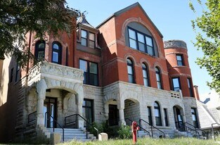 Hanscom and Georgia Row Apartments in Omaha, NE - Building Photo
