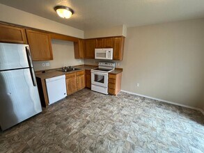 1912 NW Larch Spur Ct in Redmond, OR - Building Photo - Building Photo