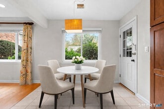 132 Southport Woods Drive in Fairfield, CT - Building Photo - Building Photo